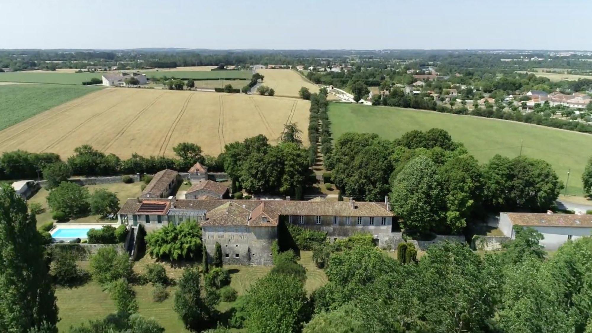 Logis Des Chauvins - Gite Cote Parc Villa Port-dʼEnvaux Eksteriør billede