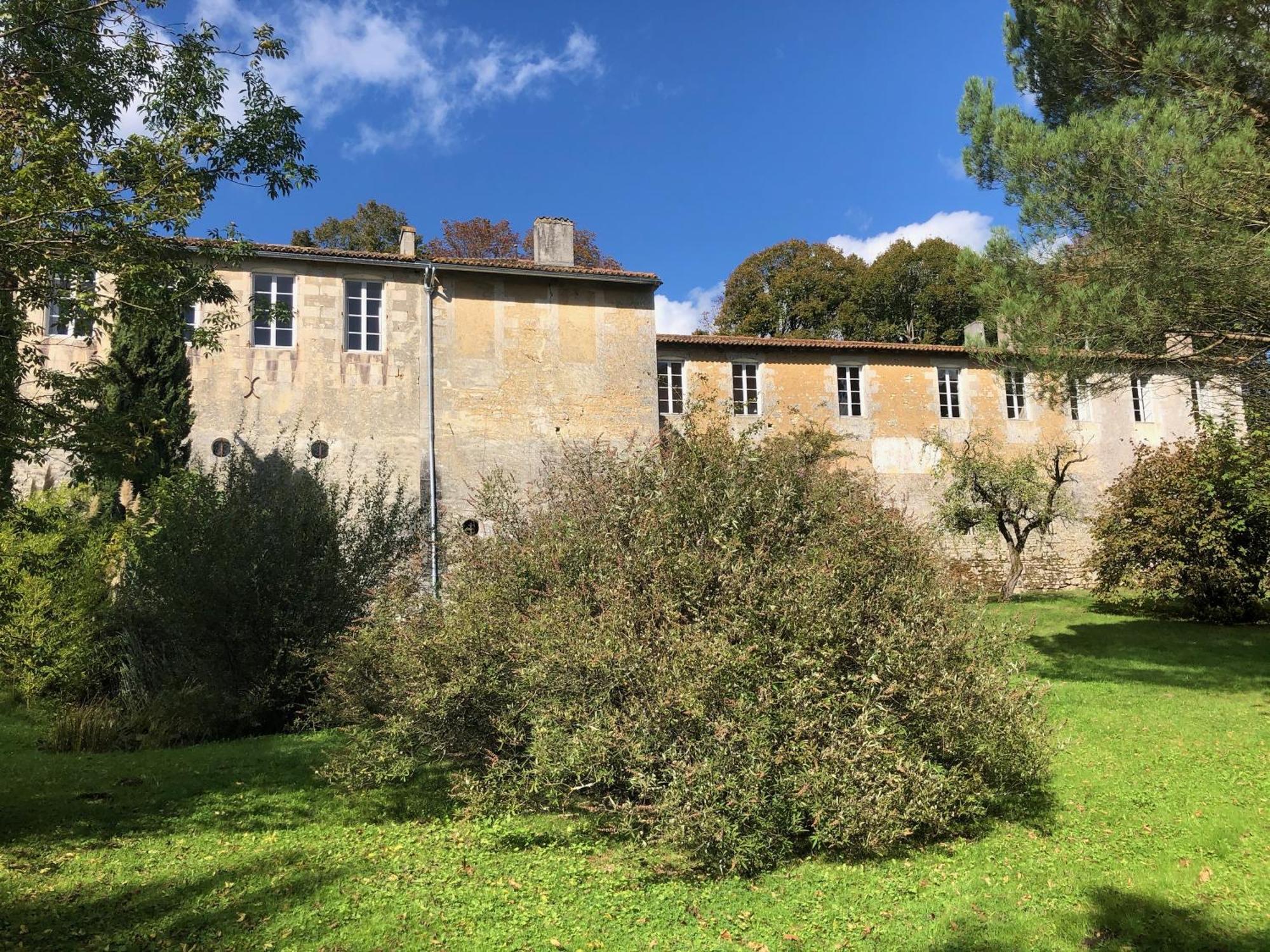 Logis Des Chauvins - Gite Cote Parc Villa Port-dʼEnvaux Eksteriør billede